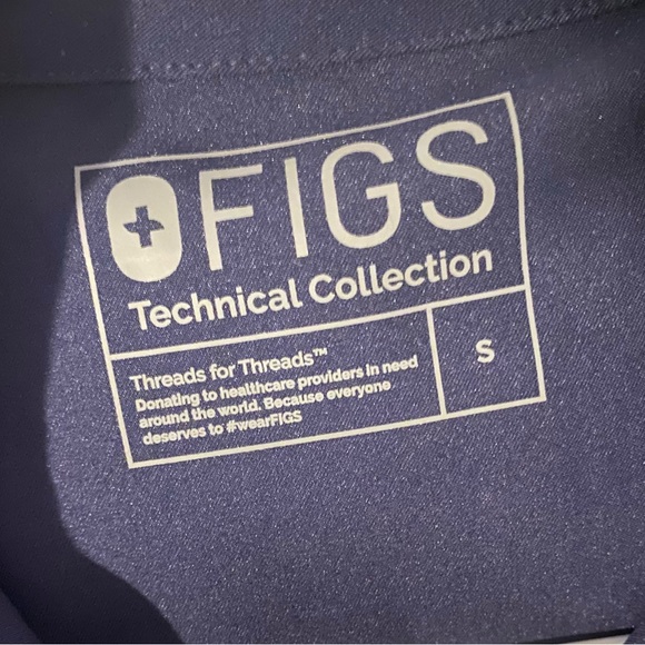 FIGS Women's Navy Top - Picture 3 of 7
